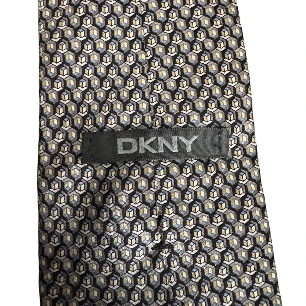 DKNY Men's Silk Tie Geometric Cube Pattern Gray Black Blue business professional